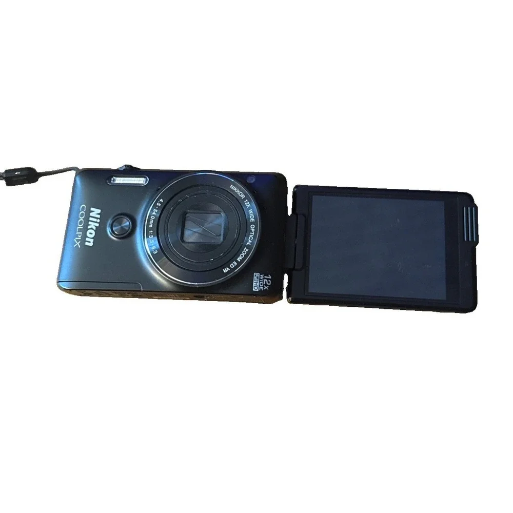 Nikon COOLPIX S6900 16MP Digital Camera Black Flip Screen Battery Case MINT